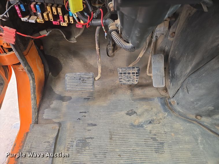 image for item ER5130 2002 International 2574 dump truck