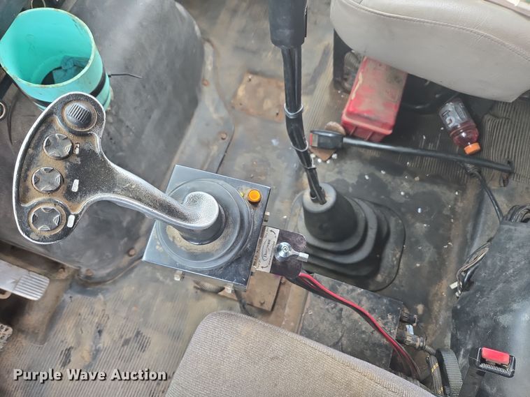 image for item ER5130 2002 International 2574 dump truck