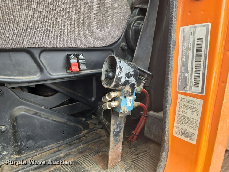 image for item ER5130 2002 International 2574 dump truck