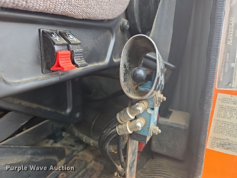 image for item ER5130 2002 International 2574 dump truck