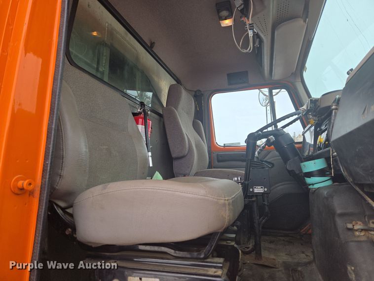 image for item ER5130 2002 International 2574 dump truck