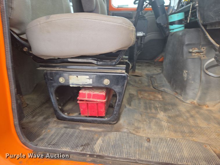 image for item ER5130 2002 International 2574 dump truck