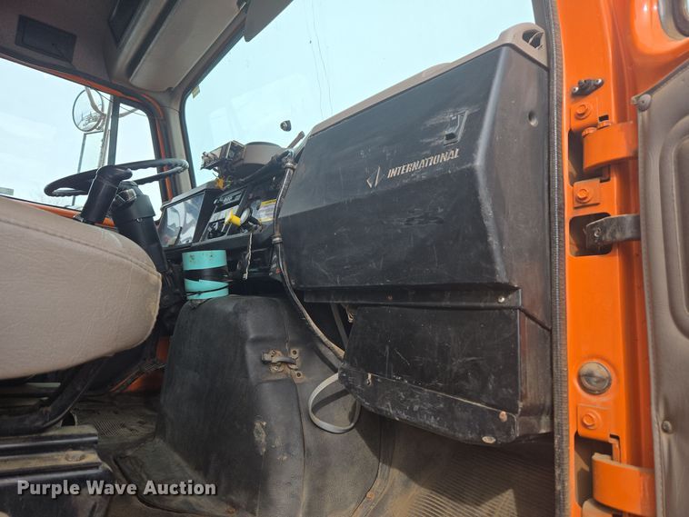 image for item ER5130 2002 International 2574 dump truck