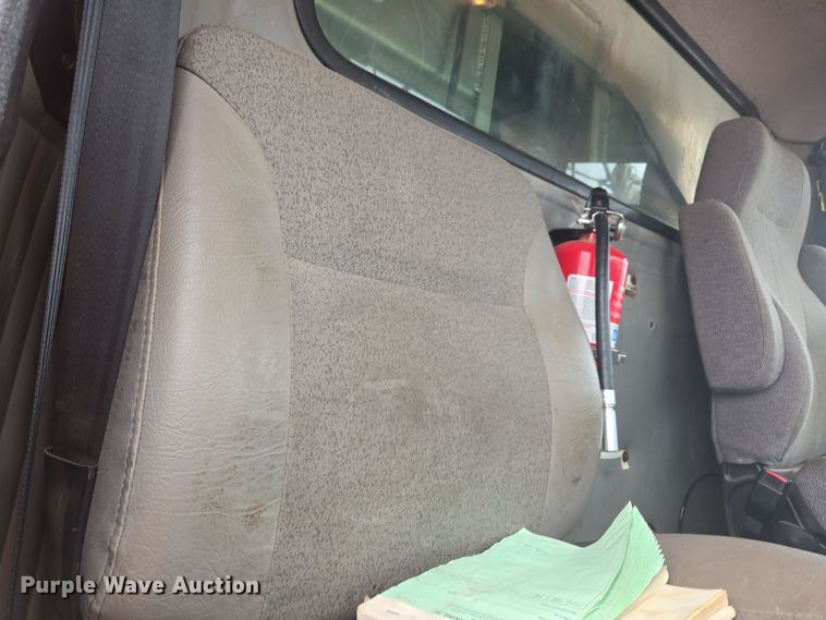 image for item ER5130 2002 International 2574 dump truck