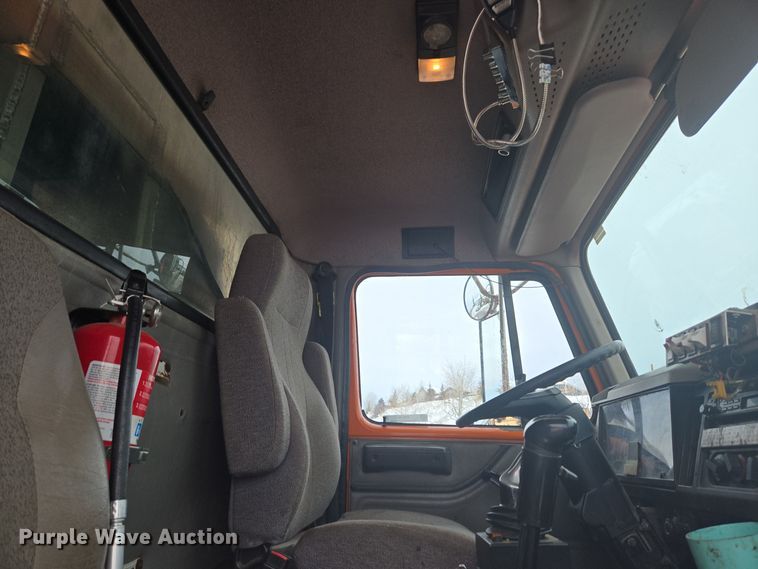 image for item ER5130 2002 International 2574 dump truck