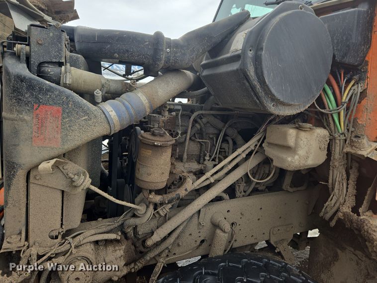 image for item ER5130 2002 International 2574 dump truck