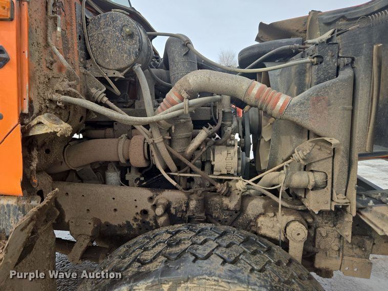 image for item ER5130 2002 International 2574 dump truck