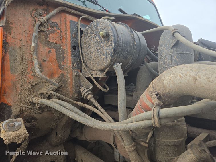 image for item ER5130 2002 International 2574 dump truck