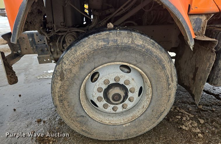 image for item ER5130 2002 International 2574 dump truck