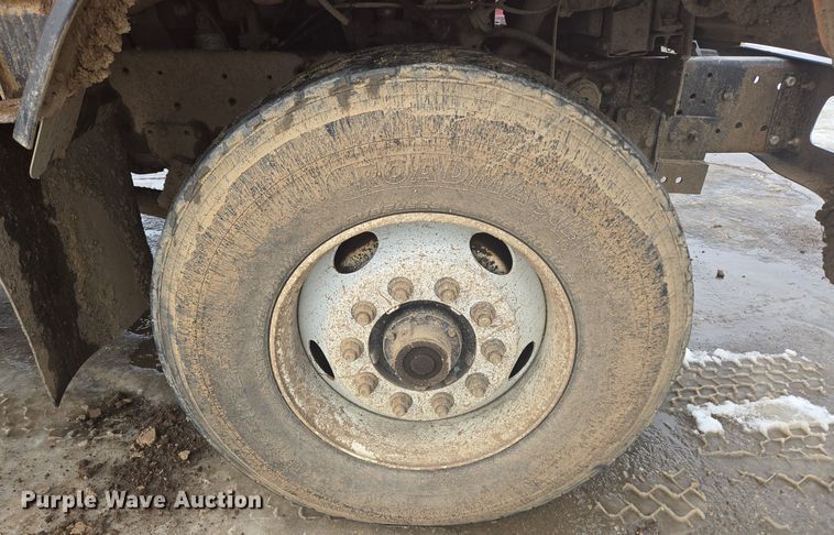 image for item ER5130 2002 International 2574 dump truck