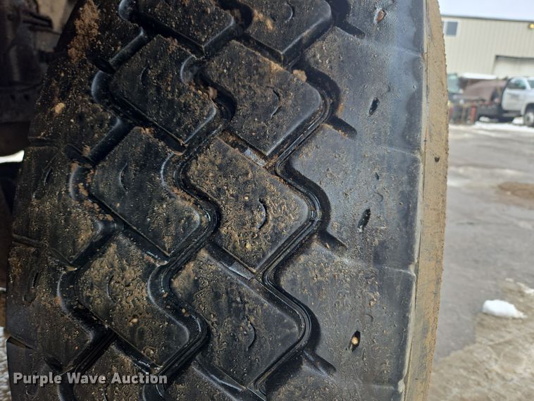 image for item ER5130 2002 International 2574 dump truck