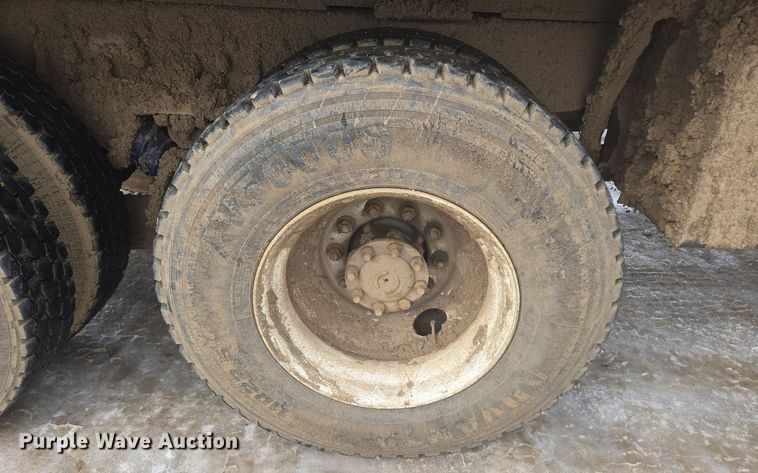 image for item ER5130 2002 International 2574 dump truck