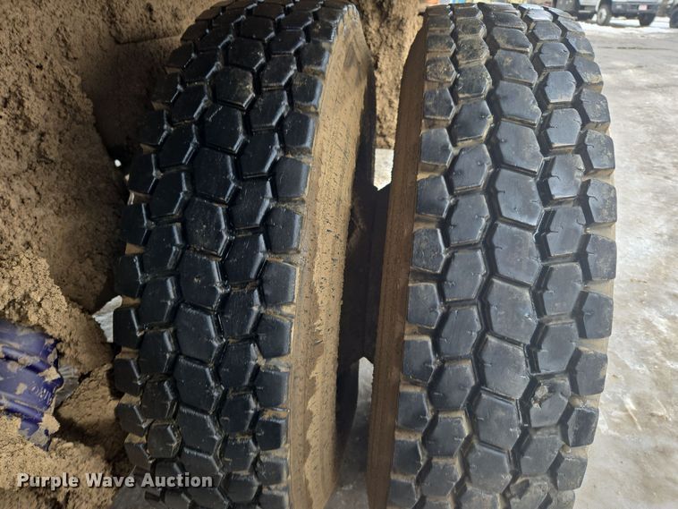 image for item ER5130 2002 International 2574 dump truck