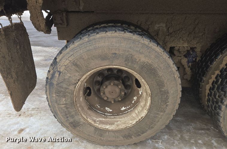 image for item ER5130 2002 International 2574 dump truck