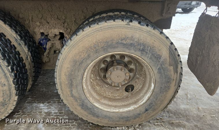 image for item ER5130 2002 International 2574 dump truck