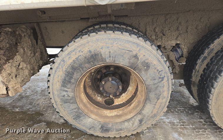 image for item ER5130 2002 International 2574 dump truck