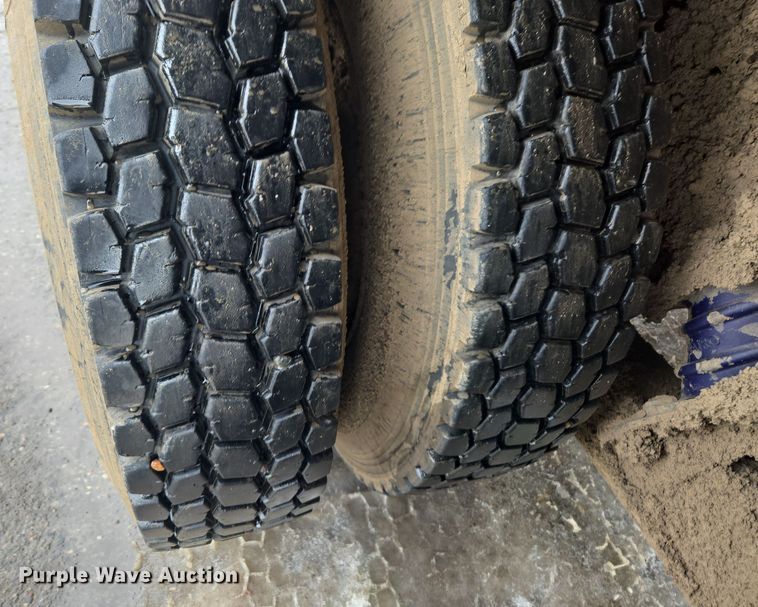 image for item ER5130 2002 International 2574 dump truck