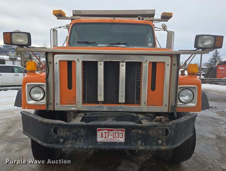 image for item ER5132 2002 International 2574 dump truck