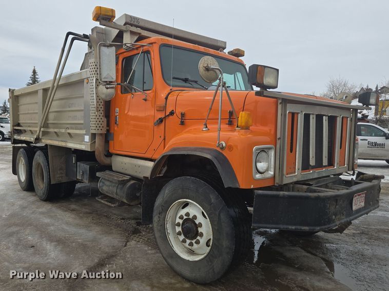 image for item ER5132 2002 International 2574 dump truck