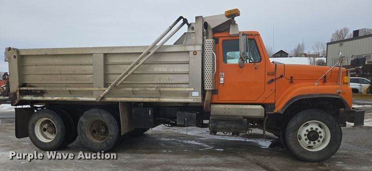 image for item ER5132 2002 International 2574 dump truck
