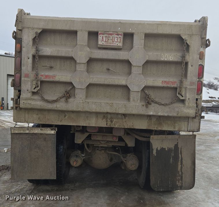 image for item ER5132 2002 International 2574 dump truck
