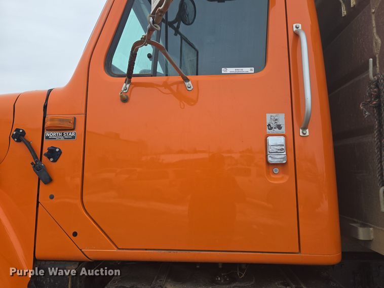 image for item ER5132 2002 International 2574 dump truck