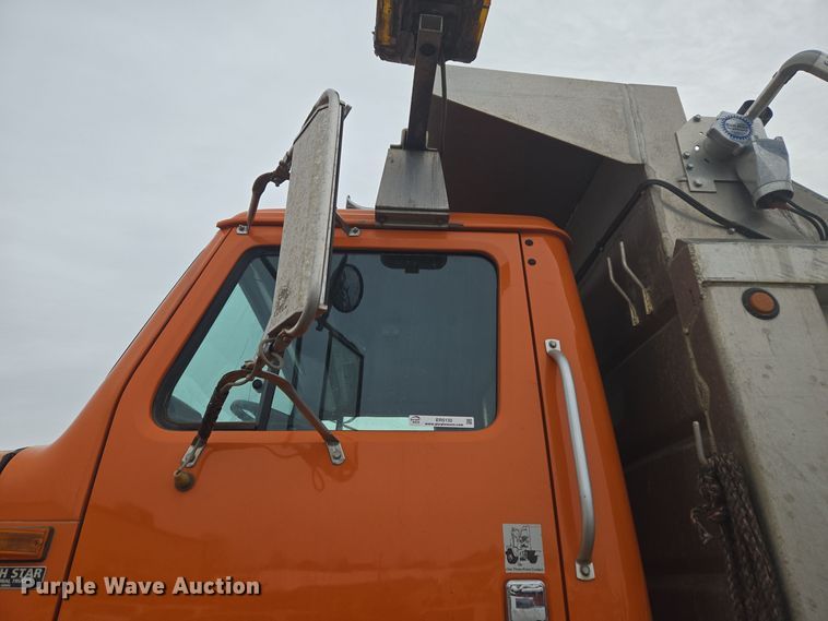 image for item ER5132 2002 International 2574 dump truck