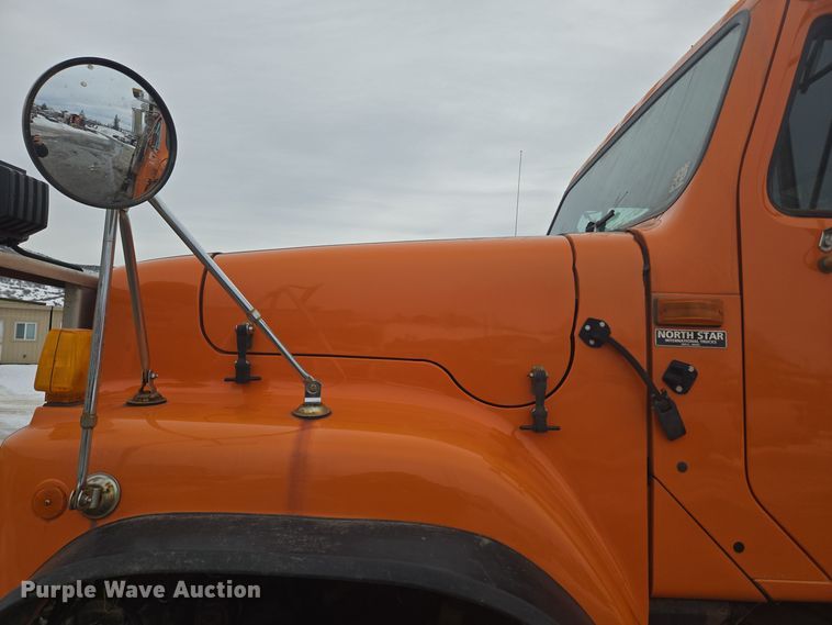 image for item ER5132 2002 International 2574 dump truck