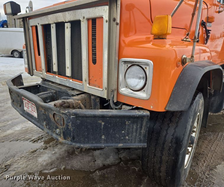 image for item ER5132 2002 International 2574 dump truck