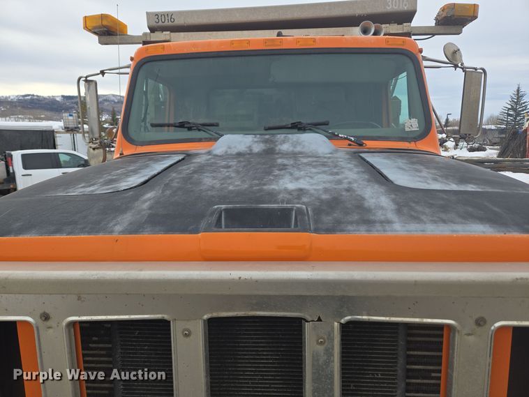 image for item ER5132 2002 International 2574 dump truck