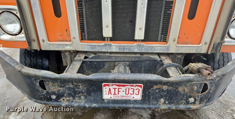 image for item ER5132 2002 International 2574 dump truck