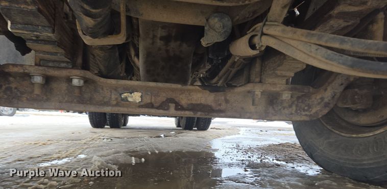 image for item ER5132 2002 International 2574 dump truck