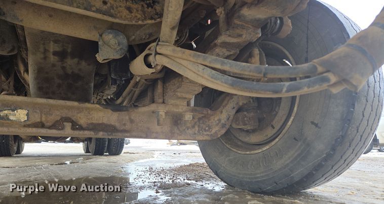 image for item ER5132 2002 International 2574 dump truck