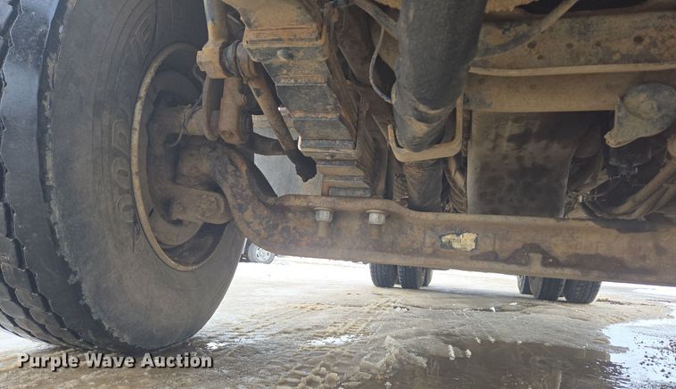 image for item ER5132 2002 International 2574 dump truck