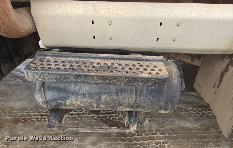 image for item ER5132 2002 International 2574 dump truck