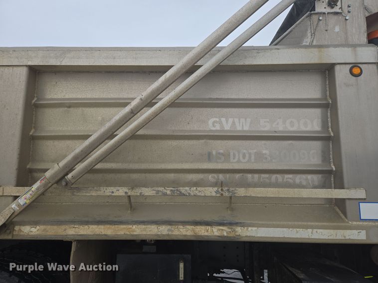 image for item ER5132 2002 International 2574 dump truck