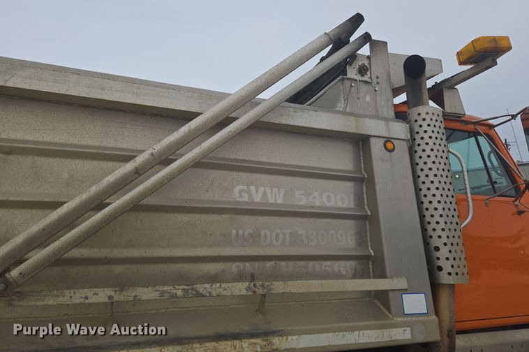 image for item ER5132 2002 International 2574 dump truck