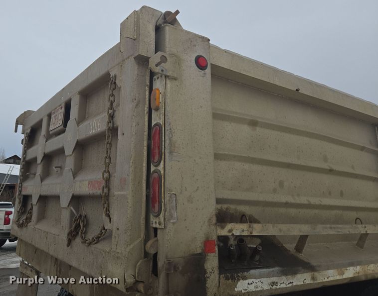 image for item ER5132 2002 International 2574 dump truck