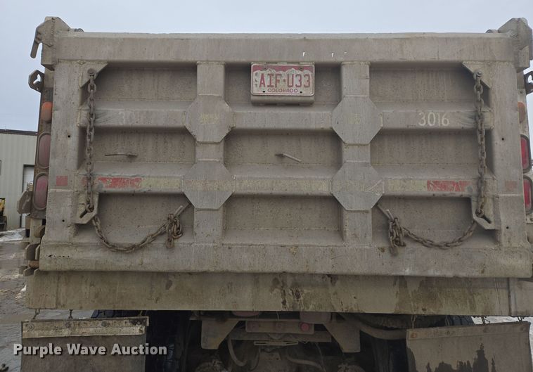 image for item ER5132 2002 International 2574 dump truck