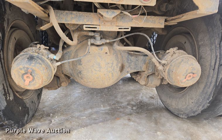 image for item ER5132 2002 International 2574 dump truck