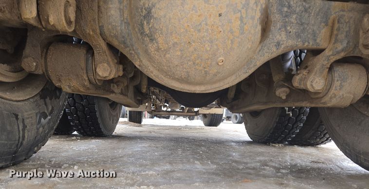 image for item ER5132 2002 International 2574 dump truck