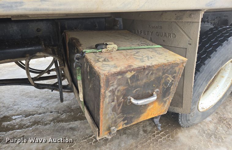 image for item ER5132 2002 International 2574 dump truck