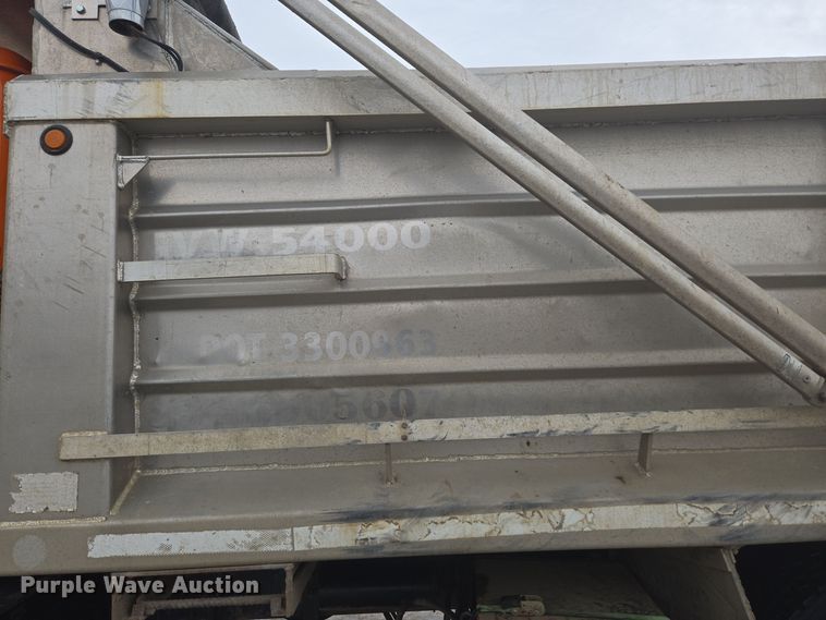 image for item ER5132 2002 International 2574 dump truck