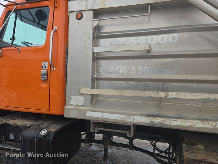 image for item ER5132 2002 International 2574 dump truck