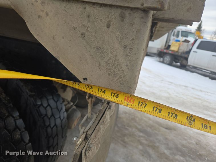 image for item ER5132 2002 International 2574 dump truck