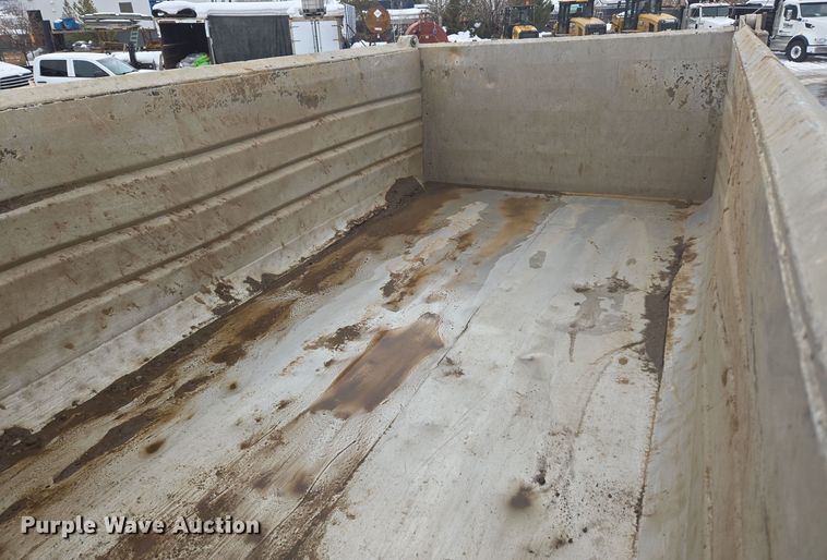 image for item ER5132 2002 International 2574 dump truck