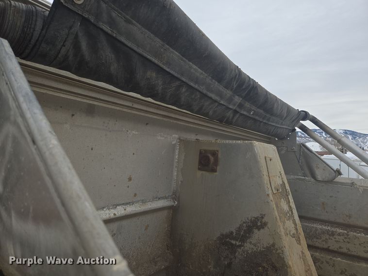 image for item ER5132 2002 International 2574 dump truck