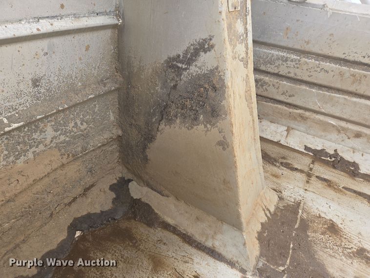 image for item ER5132 2002 International 2574 dump truck