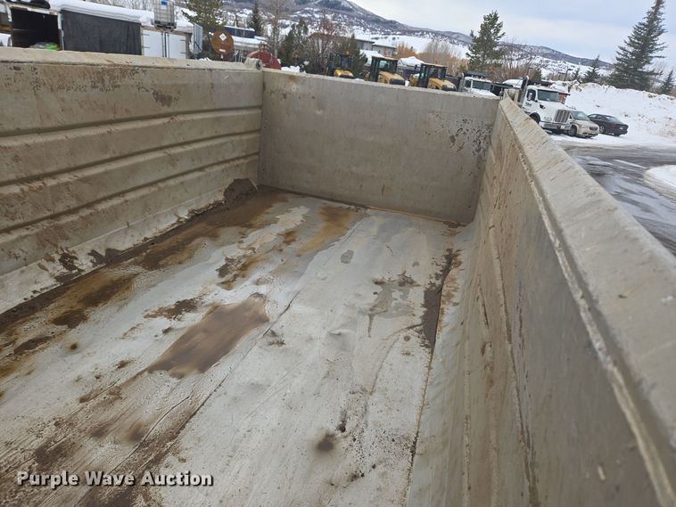 image for item ER5132 2002 International 2574 dump truck