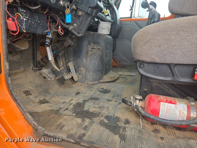 image for item ER5132 2002 International 2574 dump truck